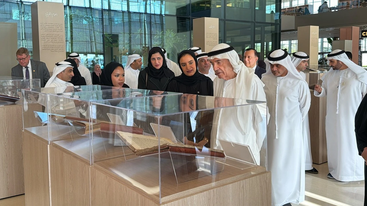 بيت الحكمة ينظم معرض مخطوطات بمناسبة اليوبيل الذهبي لجامعة الإمارات